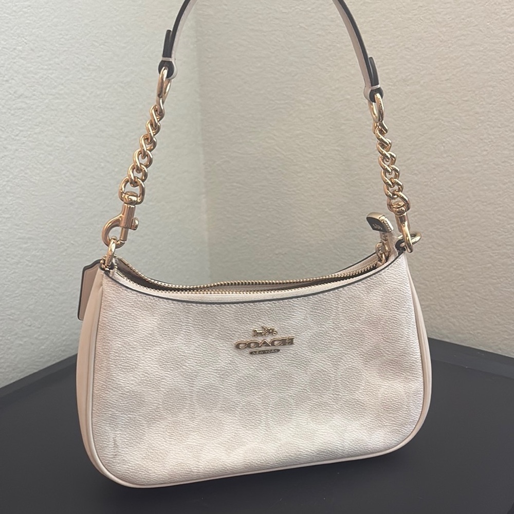 Coach Cream and Gold Shoulder Bag with Elegant Design